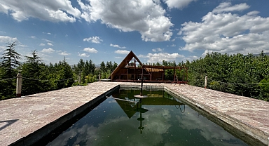 Ağrı'nın devasa meyve bahçesi ziyaretçi akınına uğruyor  (Videolu Haber)