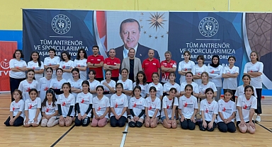 Ağrı'nın Voleybol Fabrikasında "Filenin Sultanları" Yetişiyor (Videolu Haber)