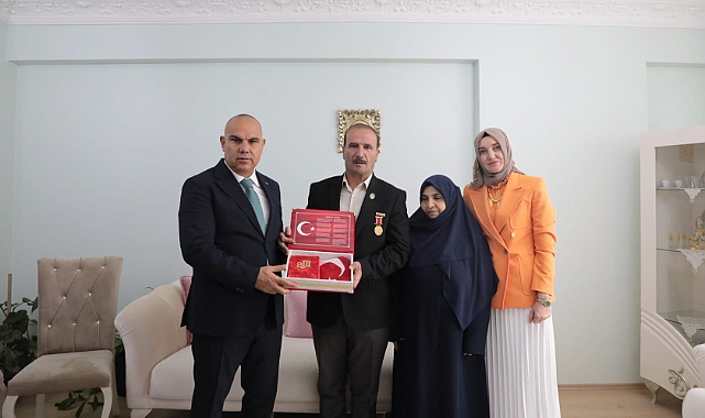 Ağrı Valisi Mustafa Koç ve eşinden, Gazi ailesine ziyaret