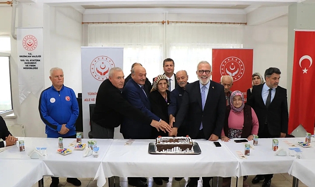 AK Parti heyetinden huzurevine anlamlı ziyaret
