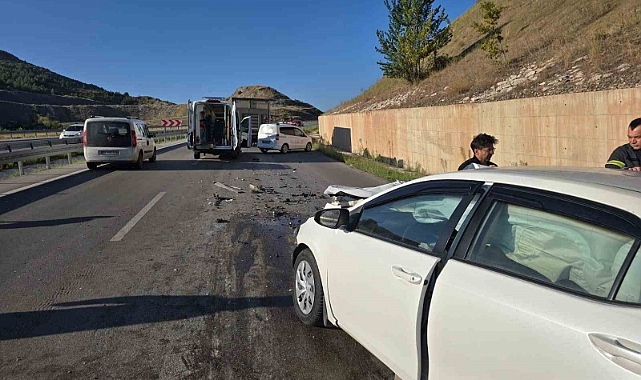 Amasya’da otomobil kamyona çarptı: 2 yaralı
