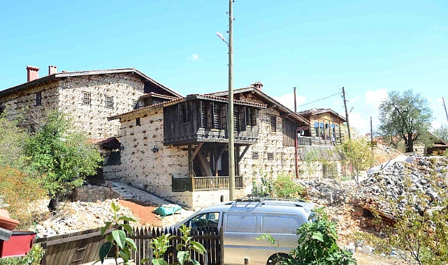 Antalya’nın 800 yıllık mahallesi Avrupalı turistlerin uğrak noktası oldu
