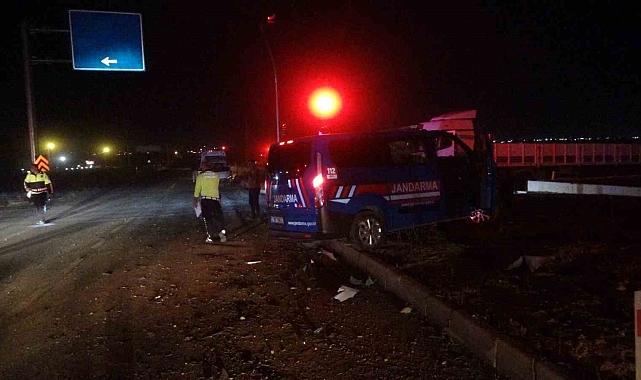 Askeri araç kaza yaptı 5'i asker 7 yaralı