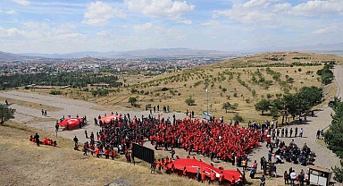 Atatürk Üniversitesi Vakıfı"Aşk-ı Vatan" ile okulla tanıştılar