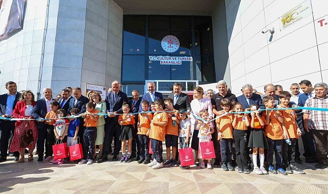 Bakan Ersoy, Münif Paşa 100. Yıl İl Halk Kütüphanesi’nin açılışını yaptı
