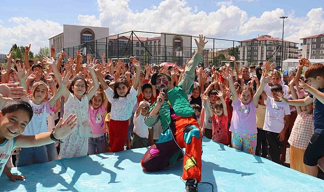 Bilim Erzurum'da çocuklar mutlu ve umutlu