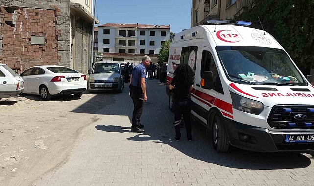 Bir binada, sadece kemikleri kalmış erkek cesedi bulundu