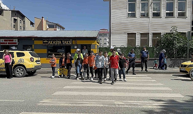 Bitlis Tatvan'da öğrencilerin güvenliği için emniyet tedbirleri artırıldı