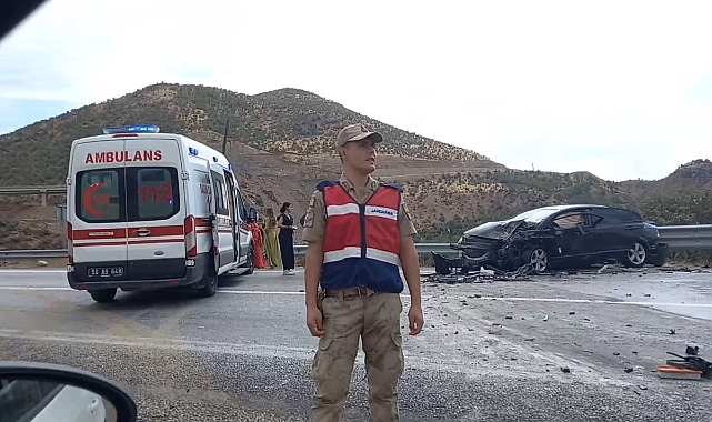 Bitlis’te araçlar kafa kafaya çarpıştı: 8 yaralı