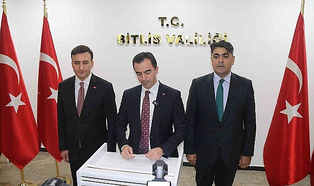 Bitlis'te görev devri;Vali Ahmet Karakaya görevine başladı