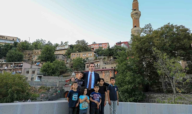 Bitlis Valisi Ahmet Karaya şehit ve gazi ailelerini ziyaret etti