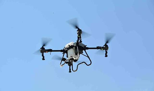 Bitlis'te bir ilk çekirgelere karşı dronla mücadele