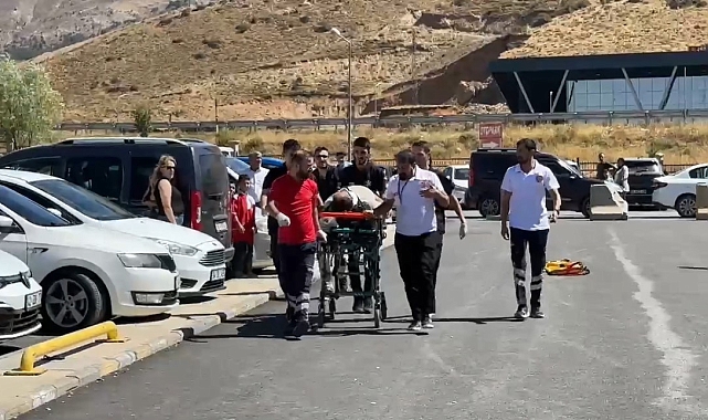 Bitlis'te dağlık alanda düşen şahıs için ambulans helikopter kaktı
