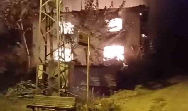Bursa’da korkutan yangın : Alevler geceyi aydınlattı