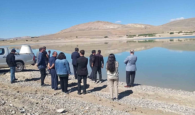 Çayırlı'da gölete yavru balık bırakıldı