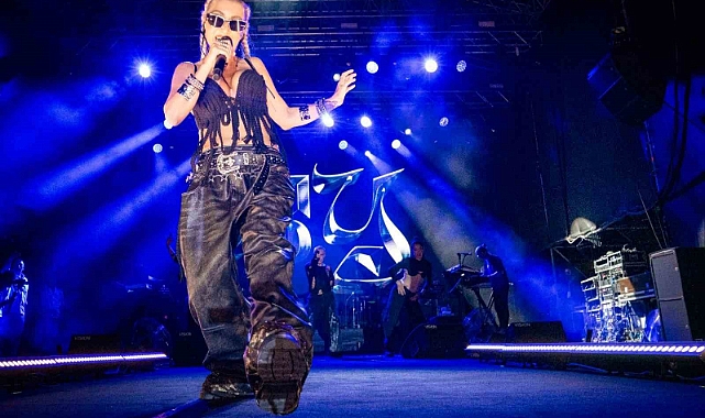 Çim Konserleri’nde Hande Yener sahne aldı