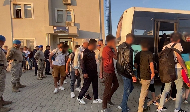 Deniz yoluyla yurt dışına çıkmak isterken yakalandılar