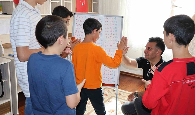 Devlet Korumasındaki çocuklara doğum günü sürprizi