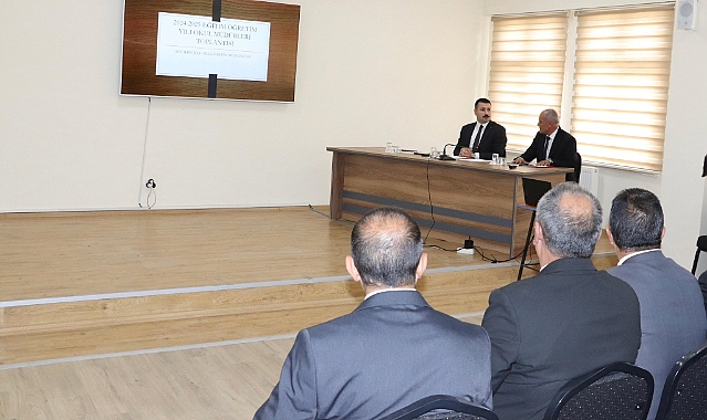 Diyadin Kaymakamı Karali, okul müdürleriyle bir araya geldi