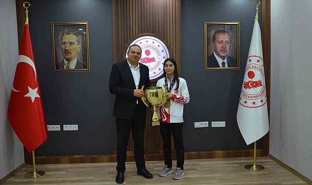 Dünya şampiyonundan Kaymakam Demir'e ziyaret