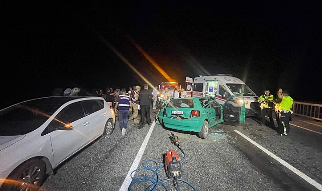 Elazığ’da otomobil demir korkuluklara çarptı: 1 ölü,5 yaralı