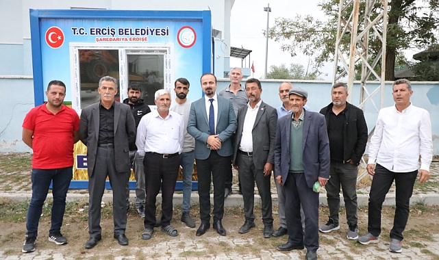 Erciş Belediyesi Kocapınar Mahallesine  Halk Ekmek Büfesi Yerleştirdi