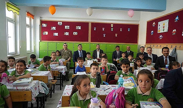 Erzincan'da 2024-2025 yılı Eğitim ve Öğretim yılı ilk ders zili çaldı