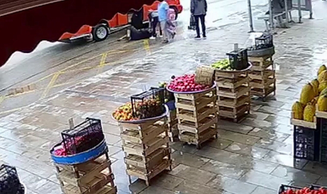 Erzurum'da durağa yanaşan minibüsteki kadın yolcu açılan kapıdan düşerek yaralandı