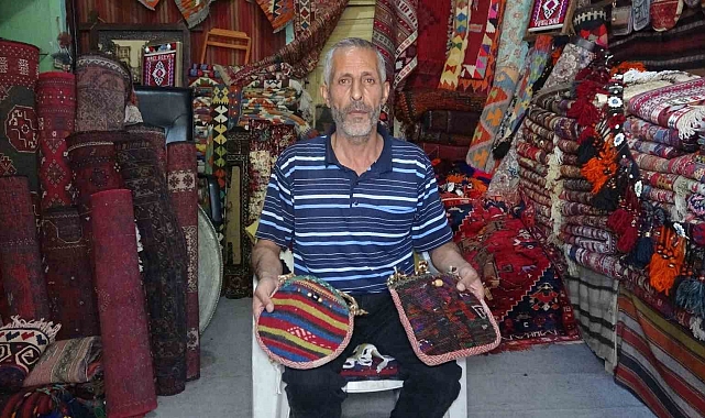 Eski Kilimler Hediyelik Eşyalara Dönüştürülüyor