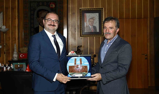 ESTP'den Rektör Hacımüftüoğlu'na hayırlı olsun ziyareti