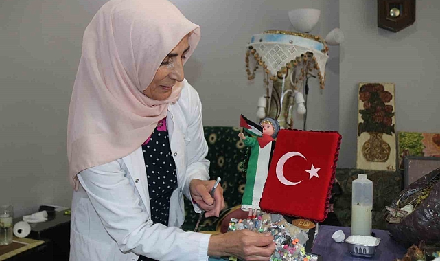Geri dönüşüm Malzemelerinde sanat eserleri yapıyor