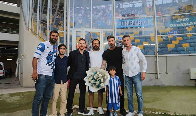 Hakan Kutlu'ya kutlama plaketi