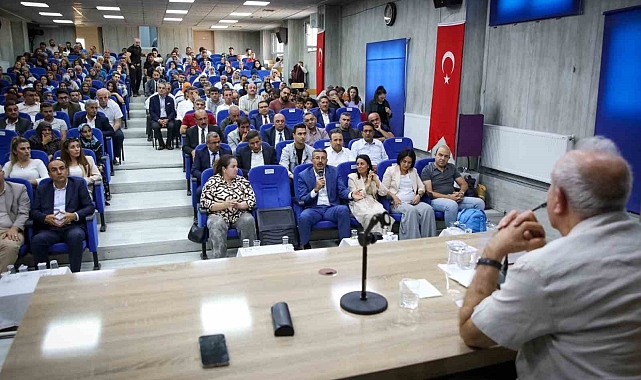 Hakkari Valisi Ali Çelik, Diyarbakır annelerinin mücadelesini anlatan "Sesler ve Yüzler" belgeselini izledi