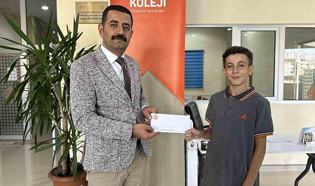 Hakkari Yüksekova Teknokent Koleji öğrencileri ilk burslarını aldı