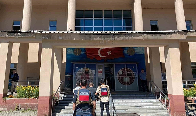 Hakkari'de hapis cezası bulunan 2 şahıs yakalandı