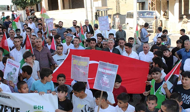 Hakkari'nin Derecik ilçesinde Filistin'e destek yürüyüşü yapıldı