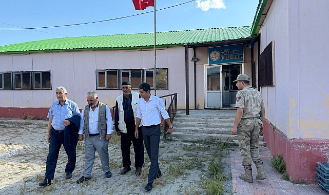 Hamur kaymakamı Mahir, Karlıca köyünde vatandaşlarla buluştu