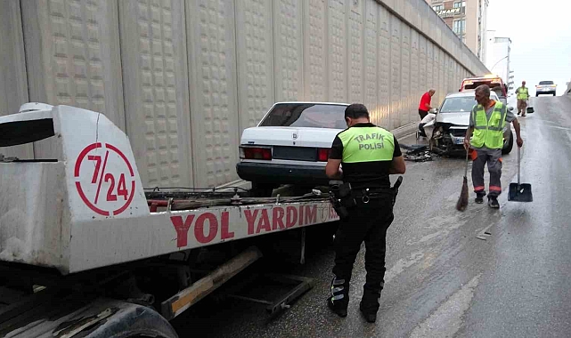 İki otomobil altgeçitte kafa kafaya çarpıştı: 3 yaralı