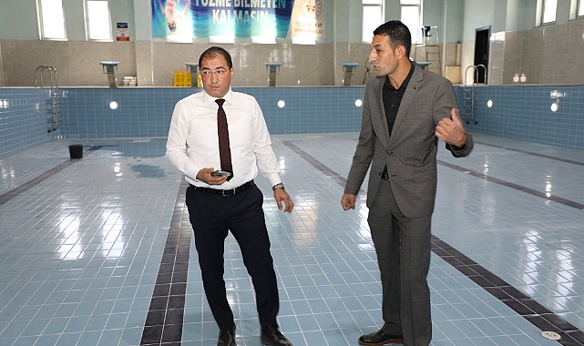 İl Müdürü Çelebi, Patnos’ta bulunan Yarı Olimpik Yüzme Havuzunu inceledi
