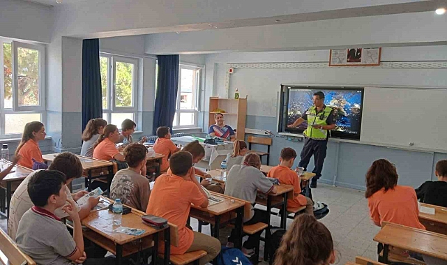 Jandarma ekipleri öğrencilere eğitim verdi