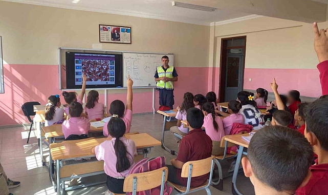 Jandarmadan 225 öğrenciye güvenli trafik eğitimi