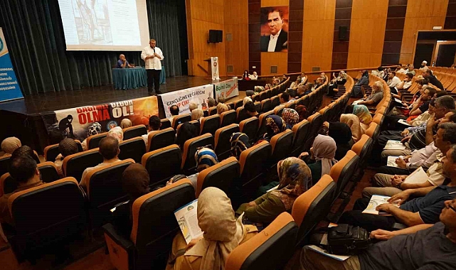 Kahramanmaraş’ta uzmanlar bağımlılıkla mücadeleyi anlattı