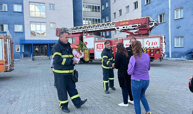 Kars’ta yurt öğrencilerinden itfaiyecilere sürpriz