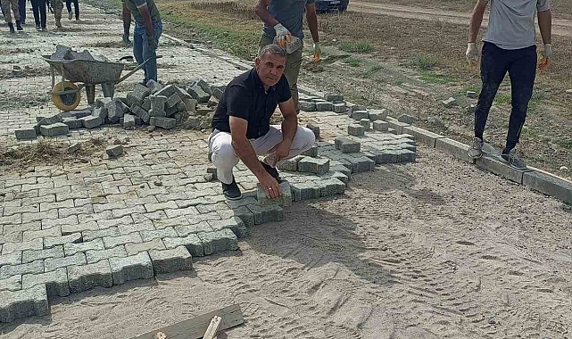 Köy yollarına parke taşı yapılıyor