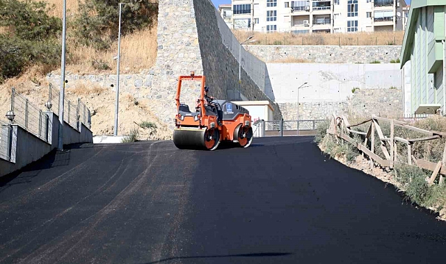 Kuşadası’nda yol yenileme çalışmaları sürüyor