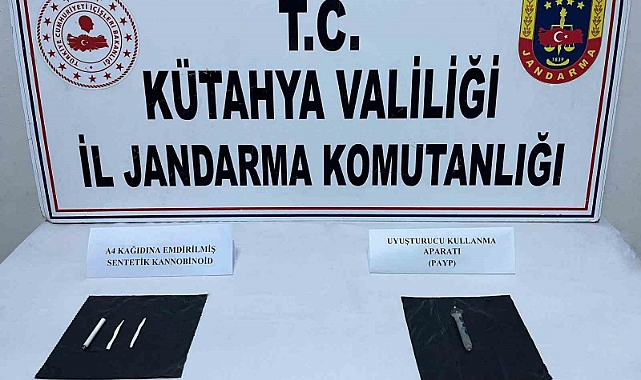 Kütahya’da uyuşturucu ele geçirilen araçtaki 3 kişiden 2’si tutuklandı