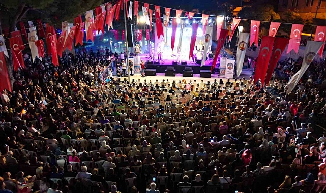 Kuyucak, kurtuluş gününü konserle kutladı