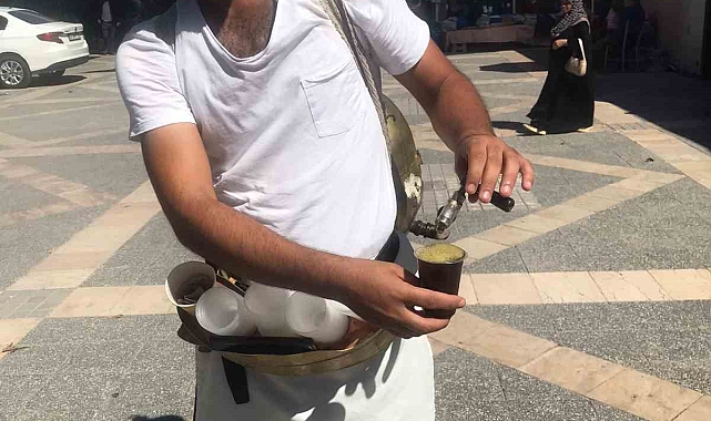 Malatya'da sıcak havaların vazgeçilmezi Meyan Şerbeti