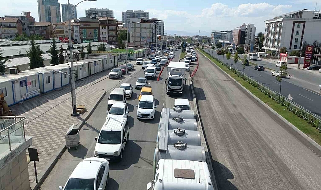 Malatya'da yol çalışmaları nedeniyle oluşan trafiğe tepki