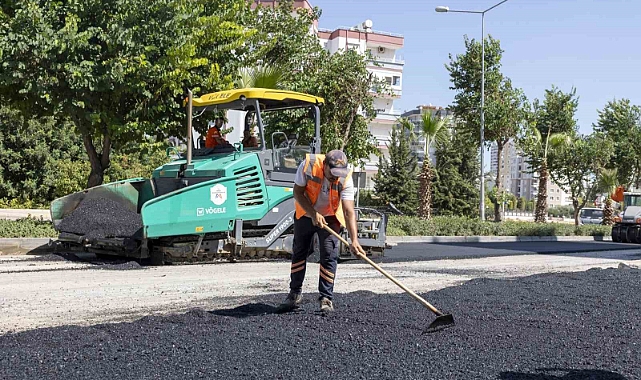 Mersin’de yol yenileme çalışmaları sürüyor
